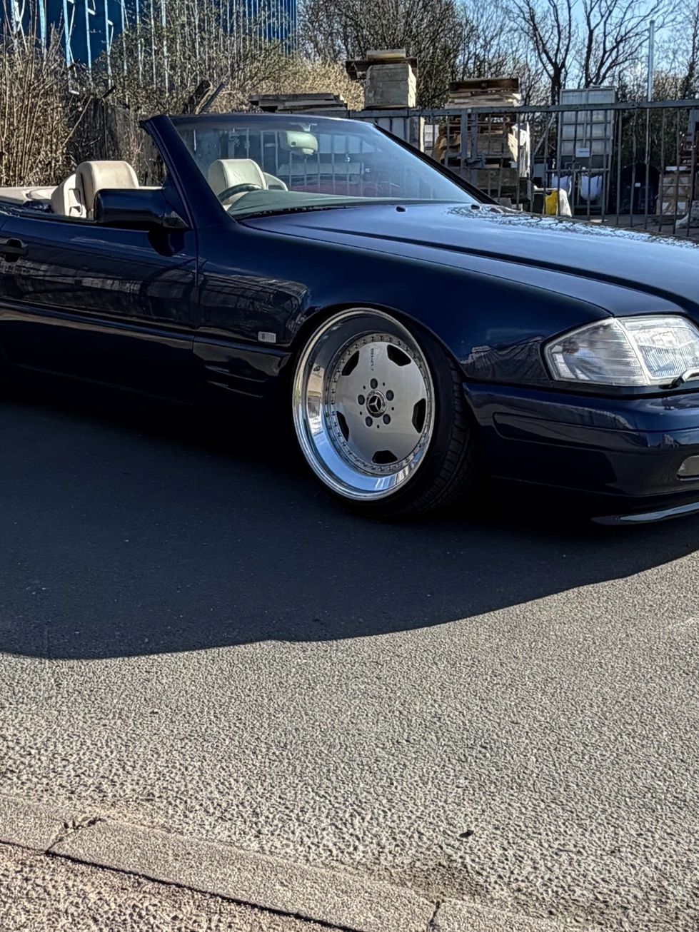 Mercedes-Benz SL R129 on custom wheels